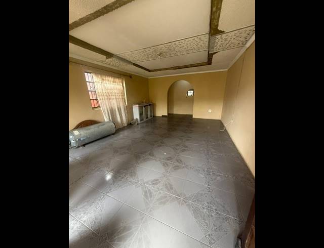 4 BEDROOM HOUSE FOR SALE IN UMLAZI BB